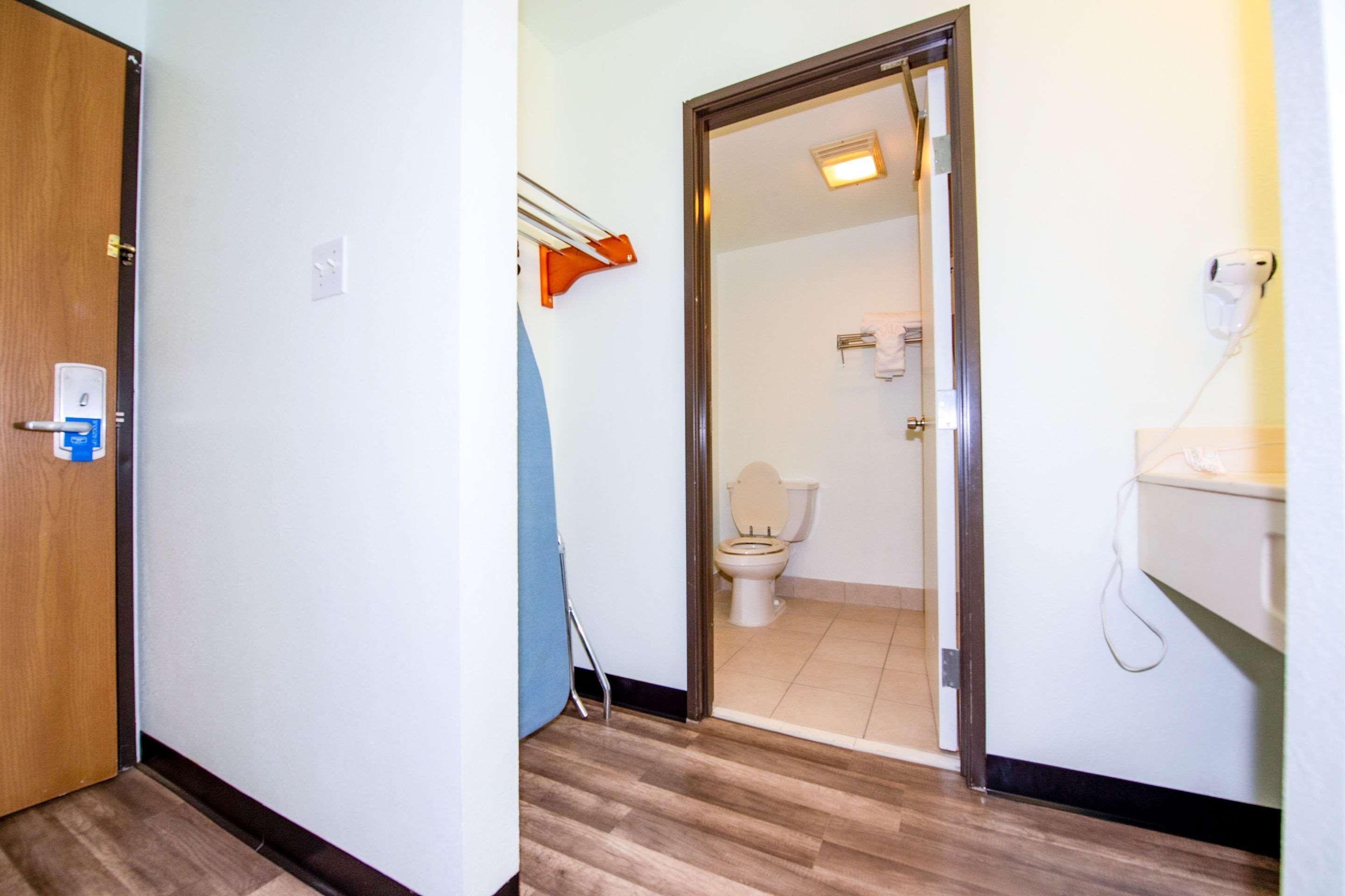 Rodeway Inn Central Colorado Springs Ngoại thất bức ảnh