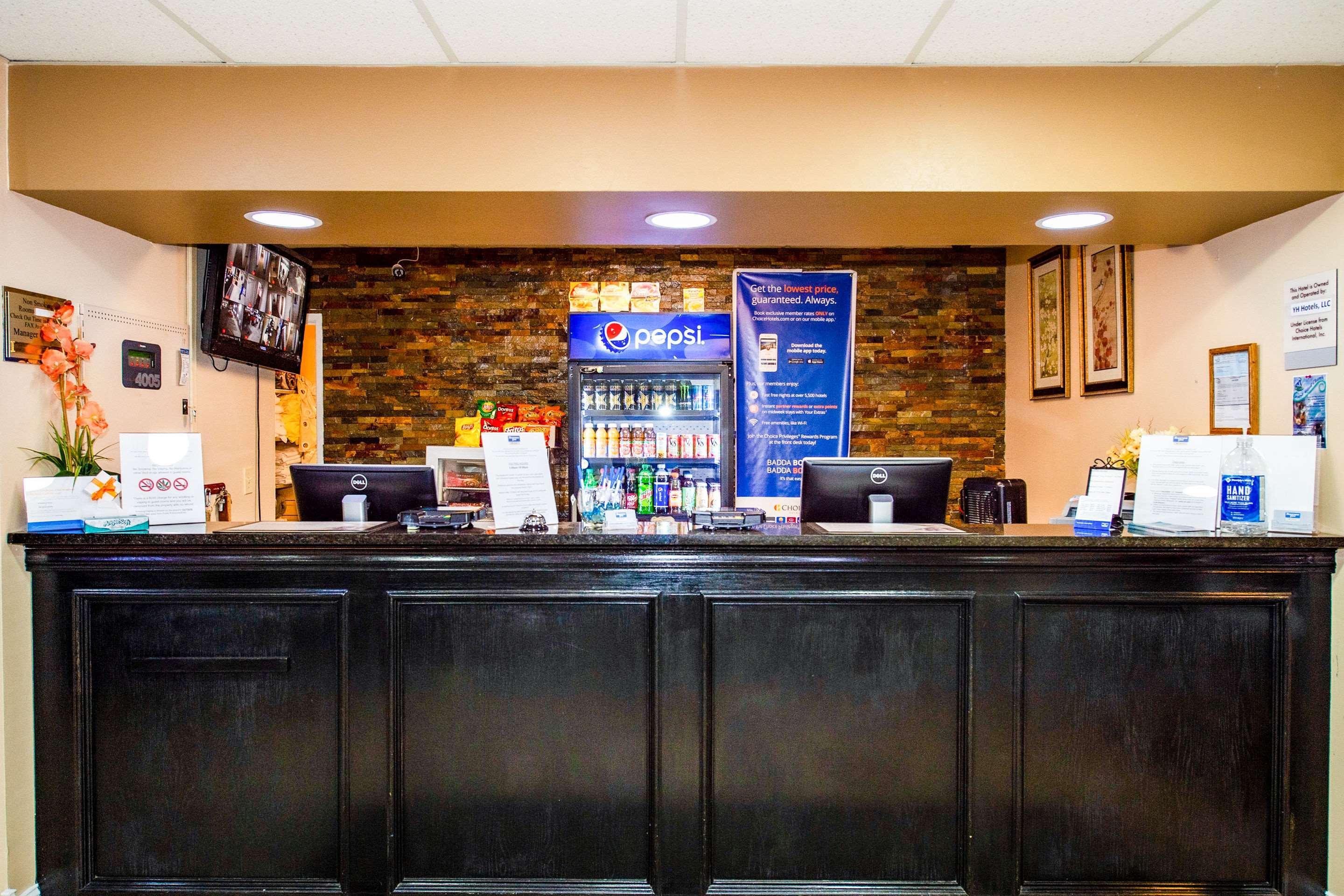 Rodeway Inn Central Colorado Springs Ngoại thất bức ảnh