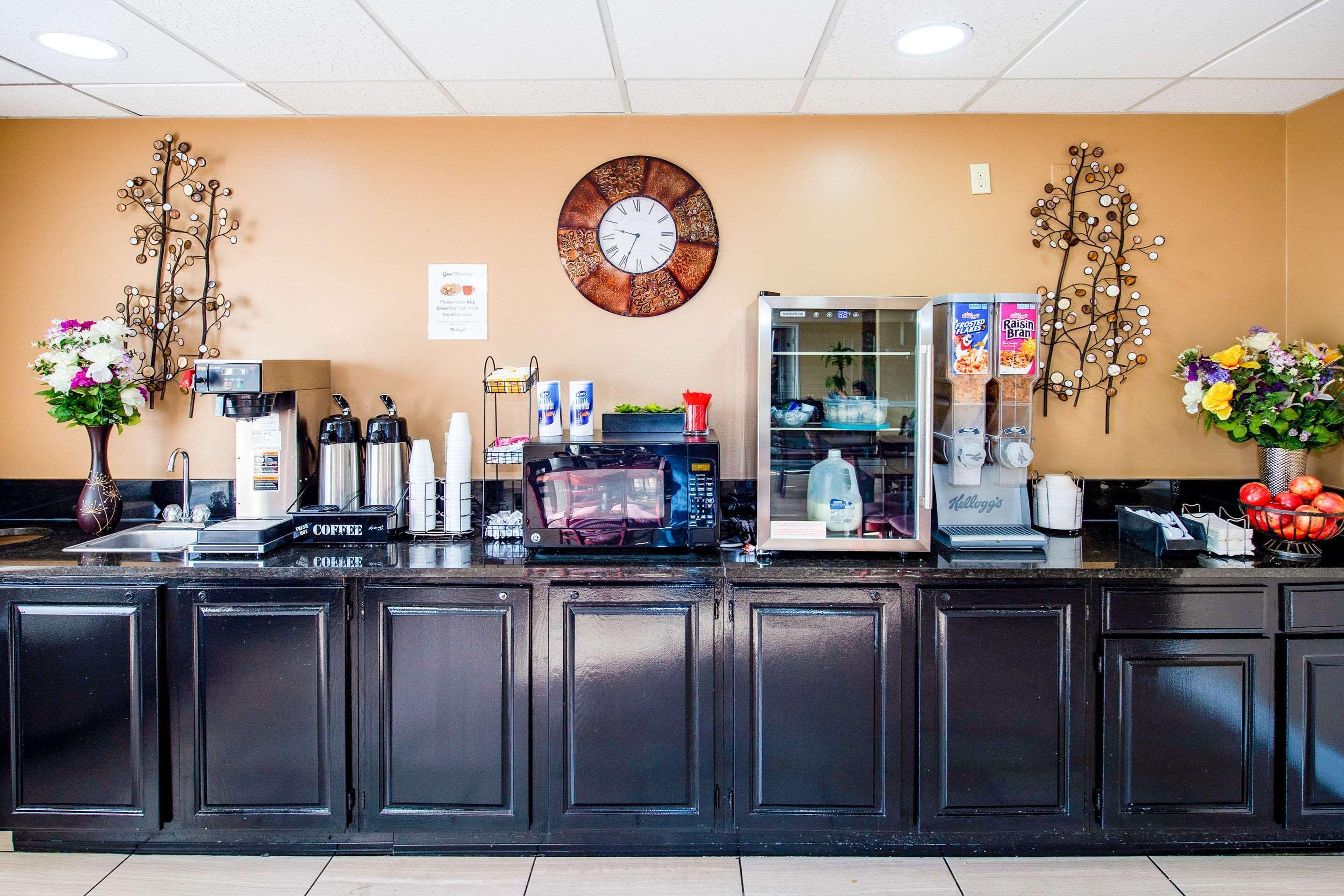 Rodeway Inn Central Colorado Springs Ngoại thất bức ảnh