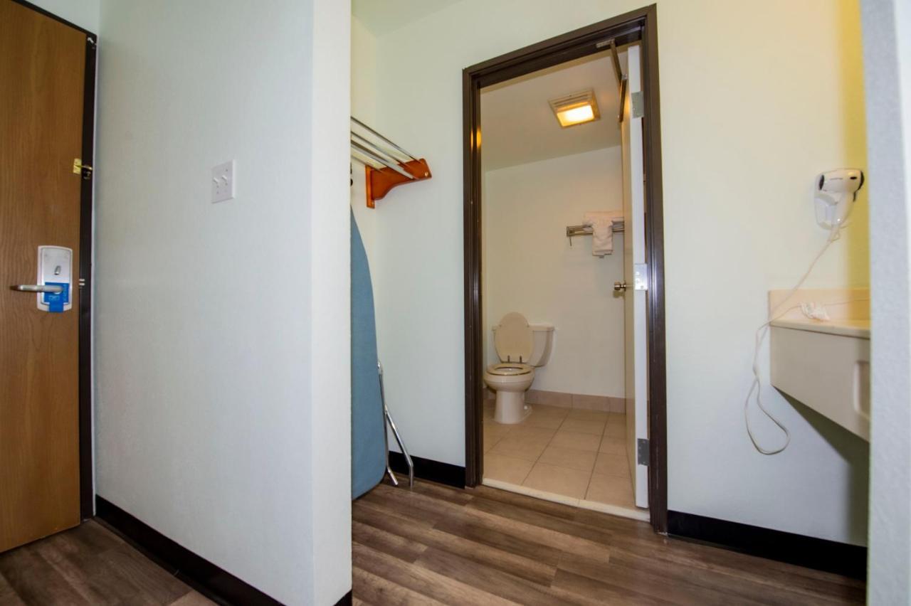 Rodeway Inn Central Colorado Springs Ngoại thất bức ảnh