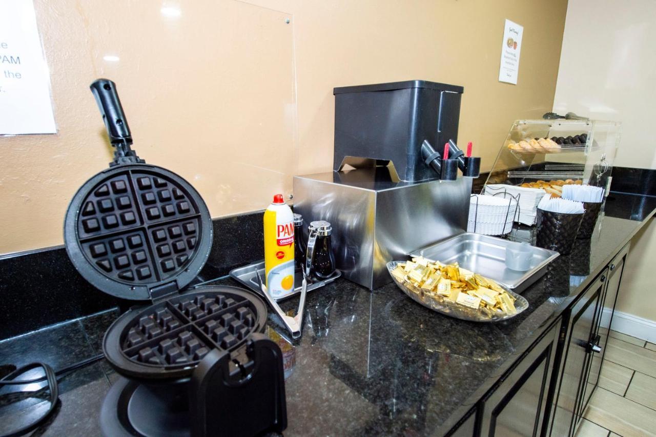 Rodeway Inn Central Colorado Springs Ngoại thất bức ảnh